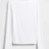 T-shirt moderna con scollo a barchetta