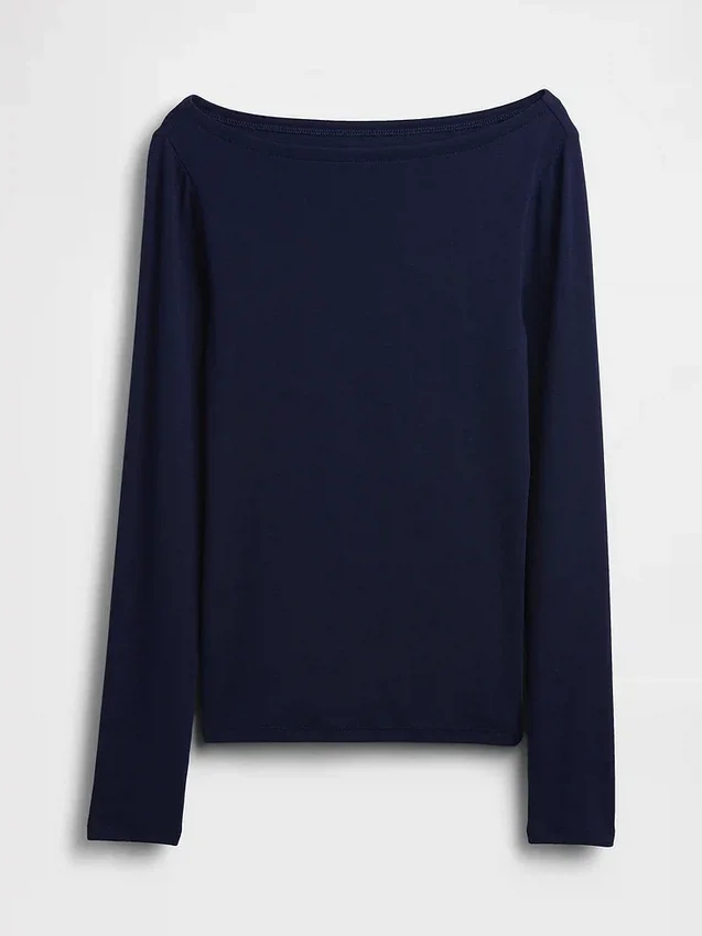 T-shirt moderna con scollo a barchetta