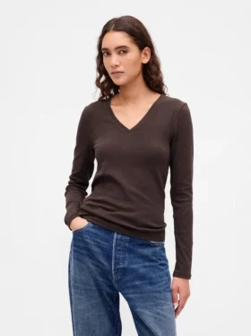 T-shirt moderna con scollo a V