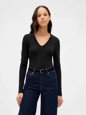 T-shirt moderna con scollo a V