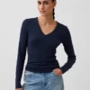 T-shirt moderna con scollo a V