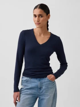 T-shirt moderna con scollo a V