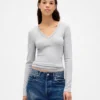 T-shirt moderna con scollo a V
