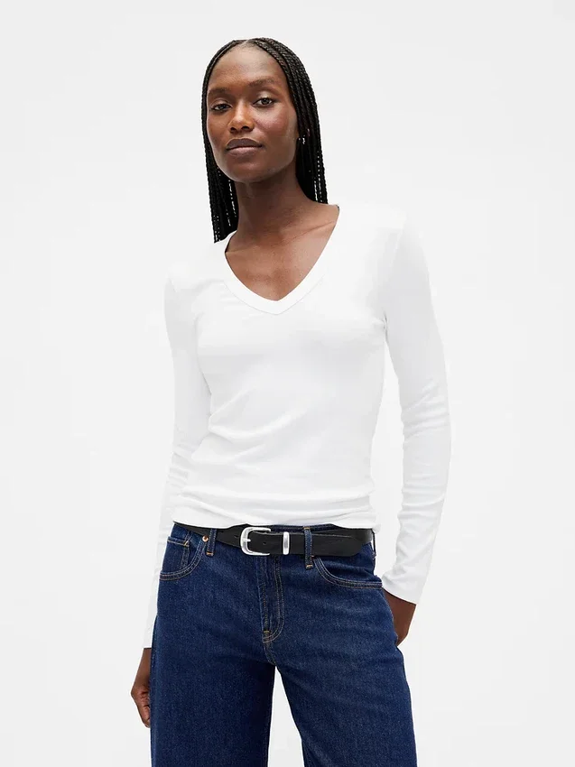 T-shirt moderna con scollo a V