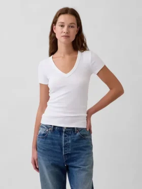 T-shirt moderna con scollo a V
