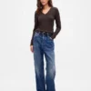 T-shirt moderna con scollo a V