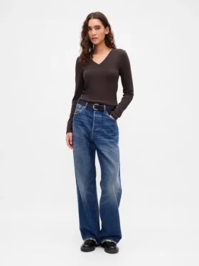 T-shirt moderna con scollo a V