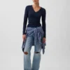 T-shirt moderna con scollo a V