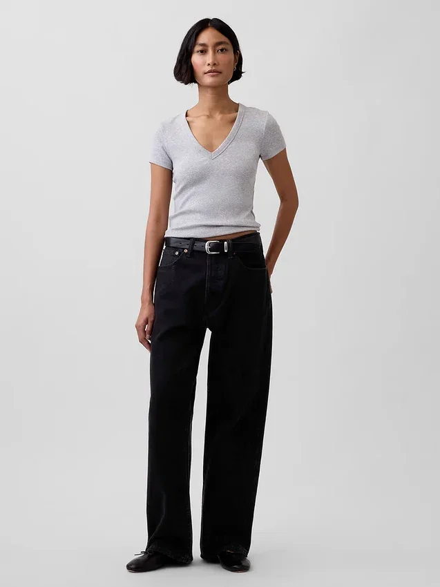 T-shirt moderna con scollo a V