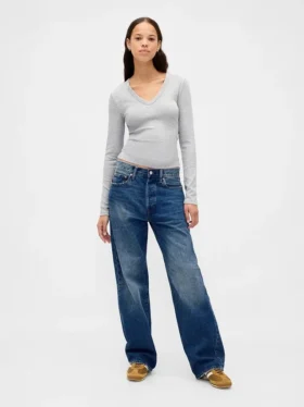 T-shirt moderna con scollo a V