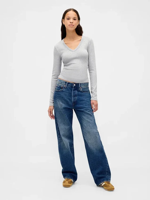 T-shirt moderna con scollo a V