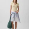 T-shirt moderna con scollo a V