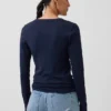 T-shirt moderna con scollo a V