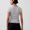 T-shirt moderna con scollo a V