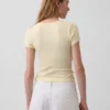 T-shirt moderna con scollo a V