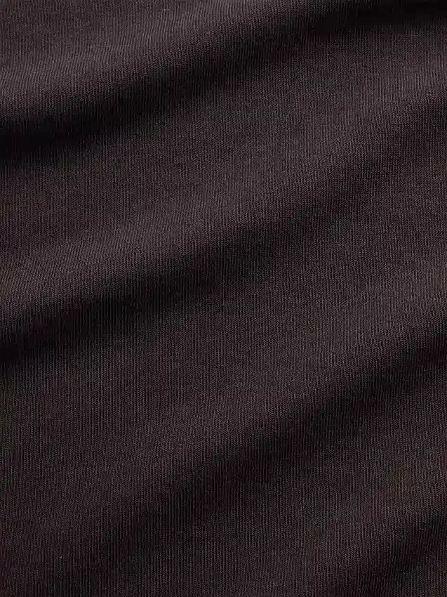T-shirt moderna con scollo a V