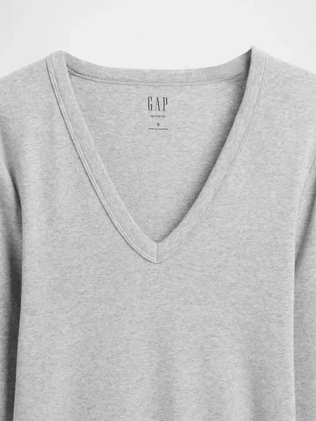 T-shirt moderna con scollo a V