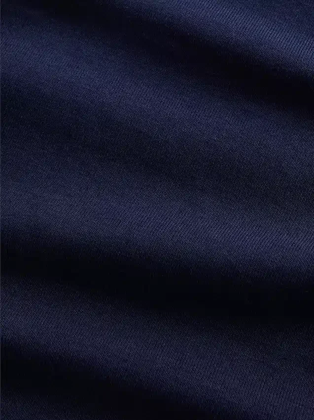 T-shirt moderna con scollo a V