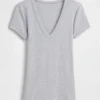 T-shirt moderna con scollo a V
