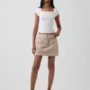 T-shirt moderna con scollo quadrato