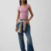 T-shirt moderna con scollo quadrato