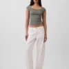 T-shirt moderna con scollo quadrato