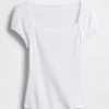 T-shirt moderna con scollo quadrato
