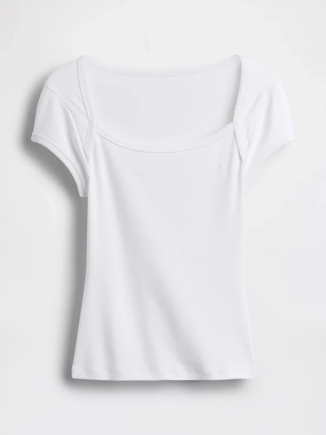 T-shirt moderna con scollo quadrato