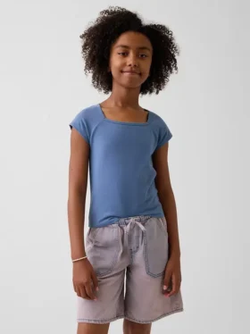 T-shirt per bambini con scollo quadrato