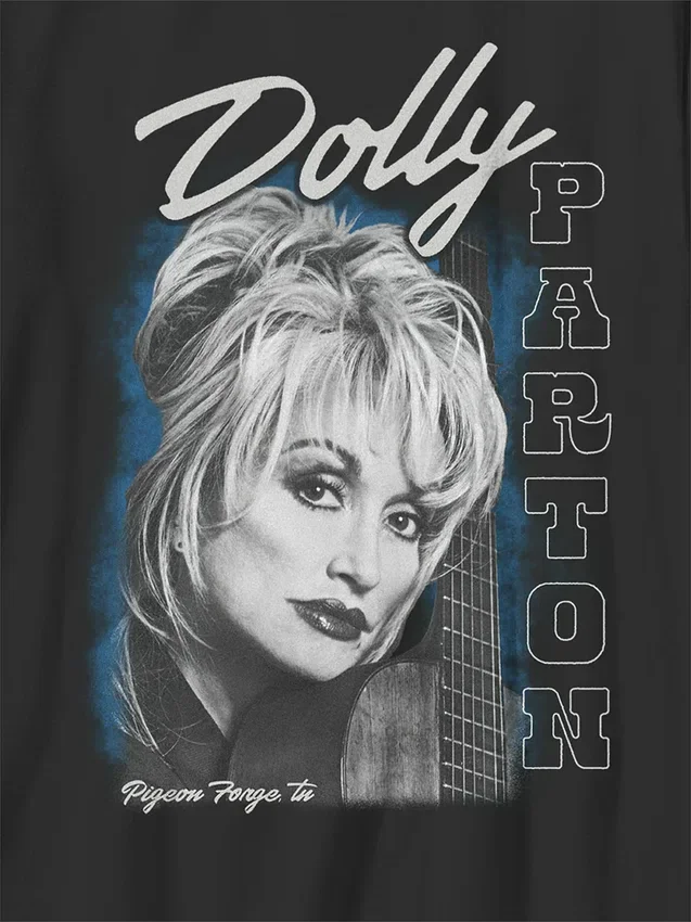 T-shirt per bambini con stampa oversize “Dolly Parton Guitar Portrait”