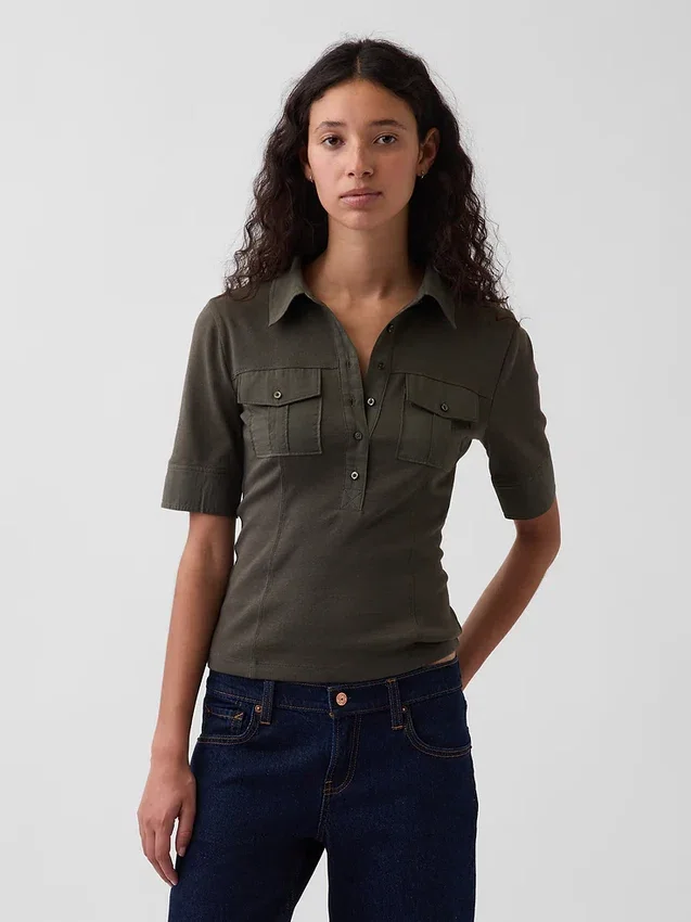 T-shirt utility moderna con maniche al gomito