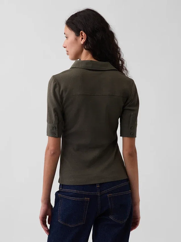 T-shirt utility moderna con maniche al gomito