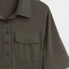 T-shirt utility moderna con maniche al gomito