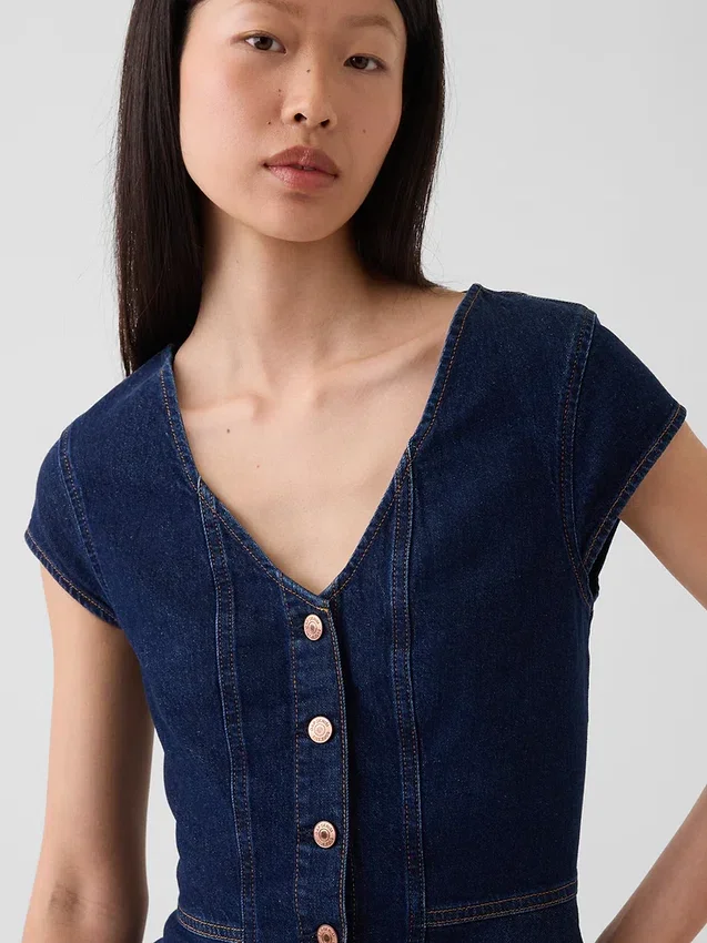 Top aderente in denim con maniche ad aletta e peplo