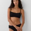 Top bikini a scollo rotondo a costine