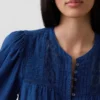 Top con pinces e bordi in pizzo