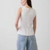 Top con scollo a barchetta in misto lino