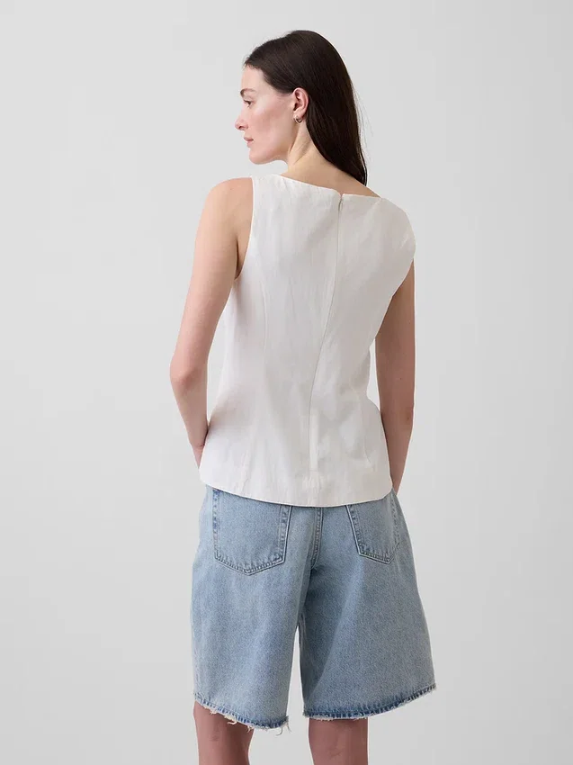 Top con scollo a barchetta in misto lino