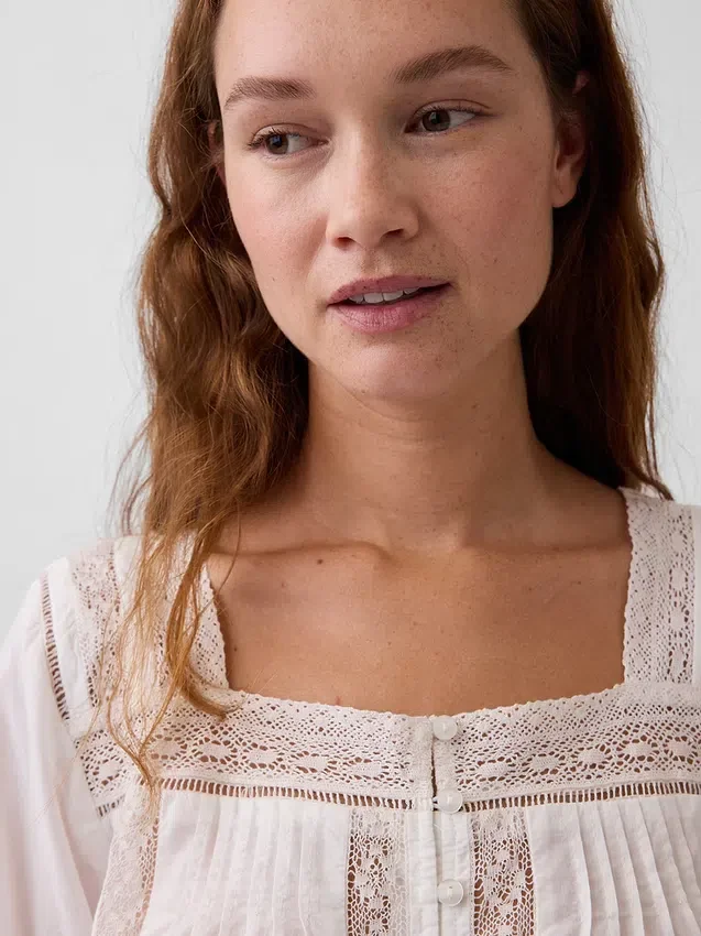 Top con scollo quadrato e bordi in pizzo