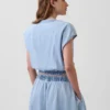 Top corto in denim con maniche ad aletta e abbottonatura frontale