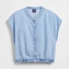 Top corto in denim con maniche ad aletta e abbottonatura frontale
