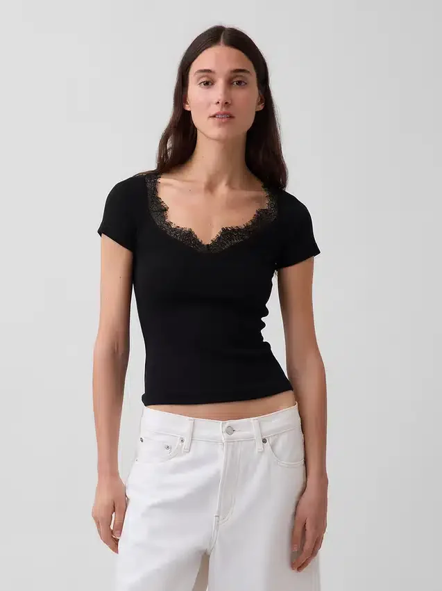 Top corto moderno con bordi in pizzo
