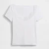 Top corto moderno con bordi in pizzo
