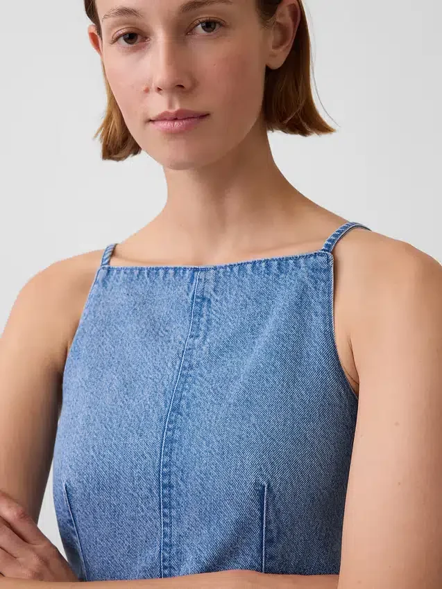 Top in denim morbidissimo con cuciture e scollo quadrato