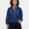 Top in voile con bordi in pizzo