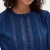 Top in voile con bordi in pizzo