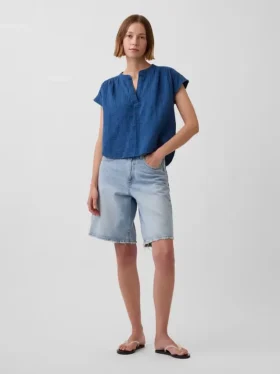 Top oversize in denim di garza di cotone con scollo a V
