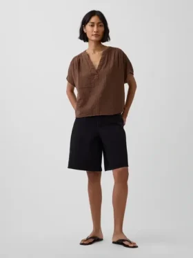 Top oversize in garza di cotone con scollo a V