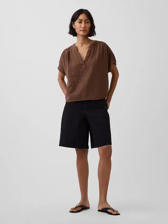 Top oversize in garza di cotone con scollo a V