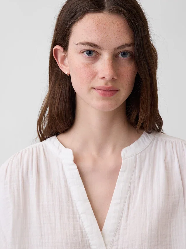 Top oversize in garza di cotone con scollo a V